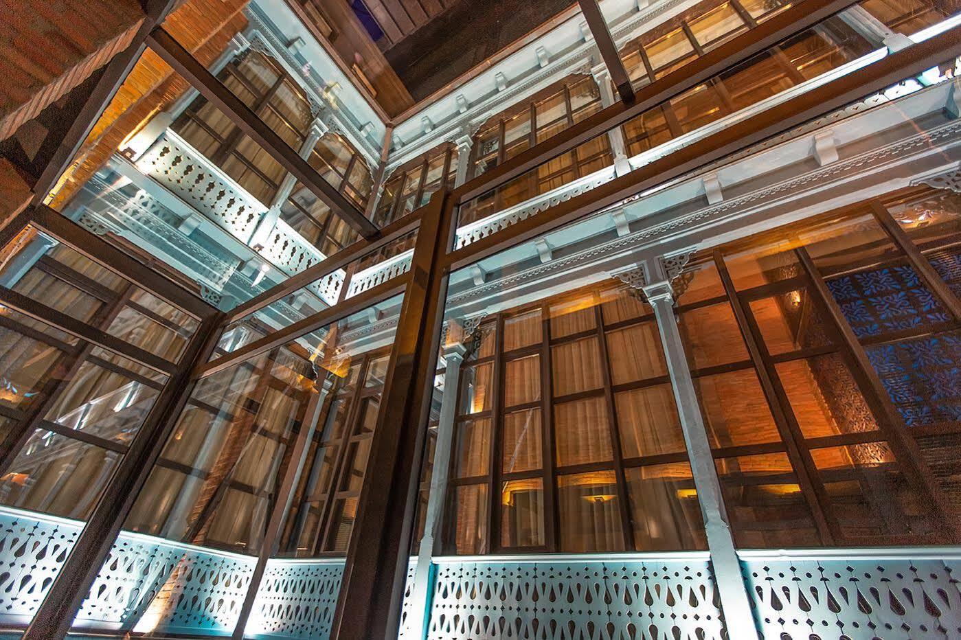 Royal Inn Tbilisi Exteriör bild